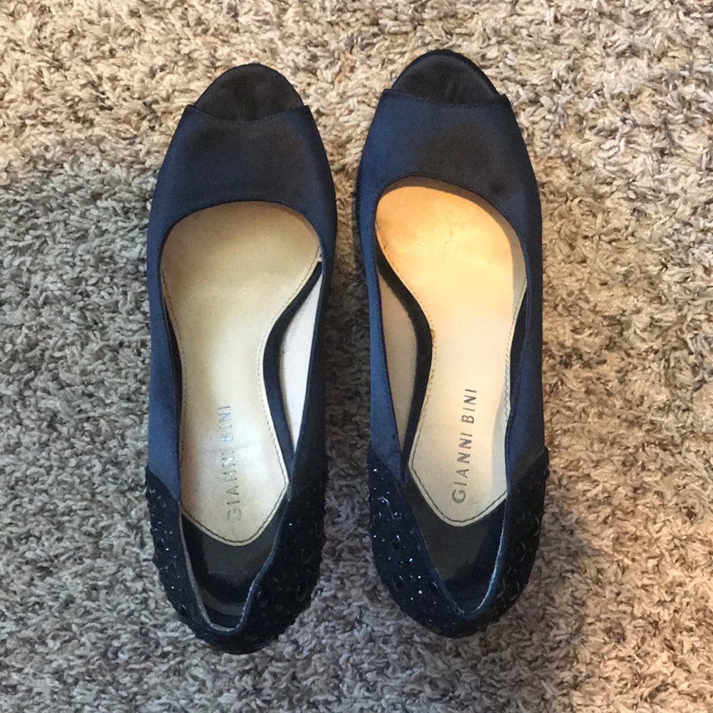 Black Gianni Bini peep toe heel